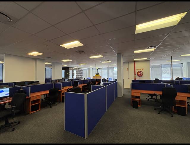 1,587M² OFFICE TO LET IN WOODSTOCK